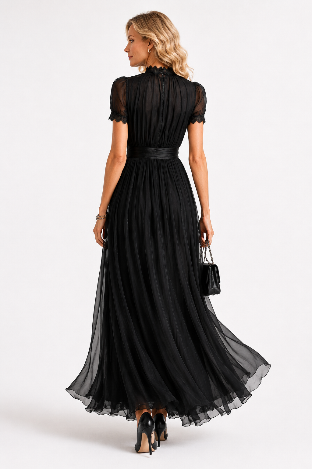 Flavia • Vestido Largo Negro con Escote Tipo Lágrima y Ribete de Encaje