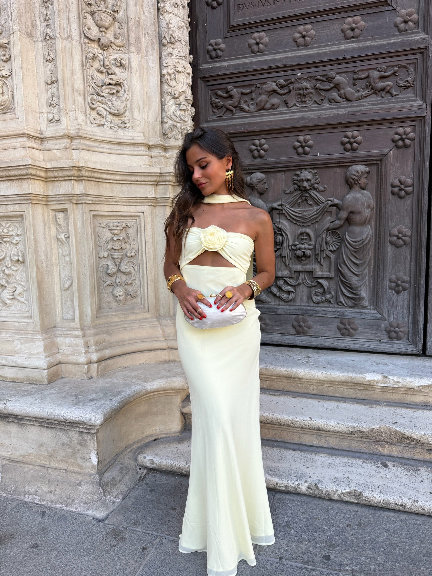 Vestido Amarillo Pastel con Flores
