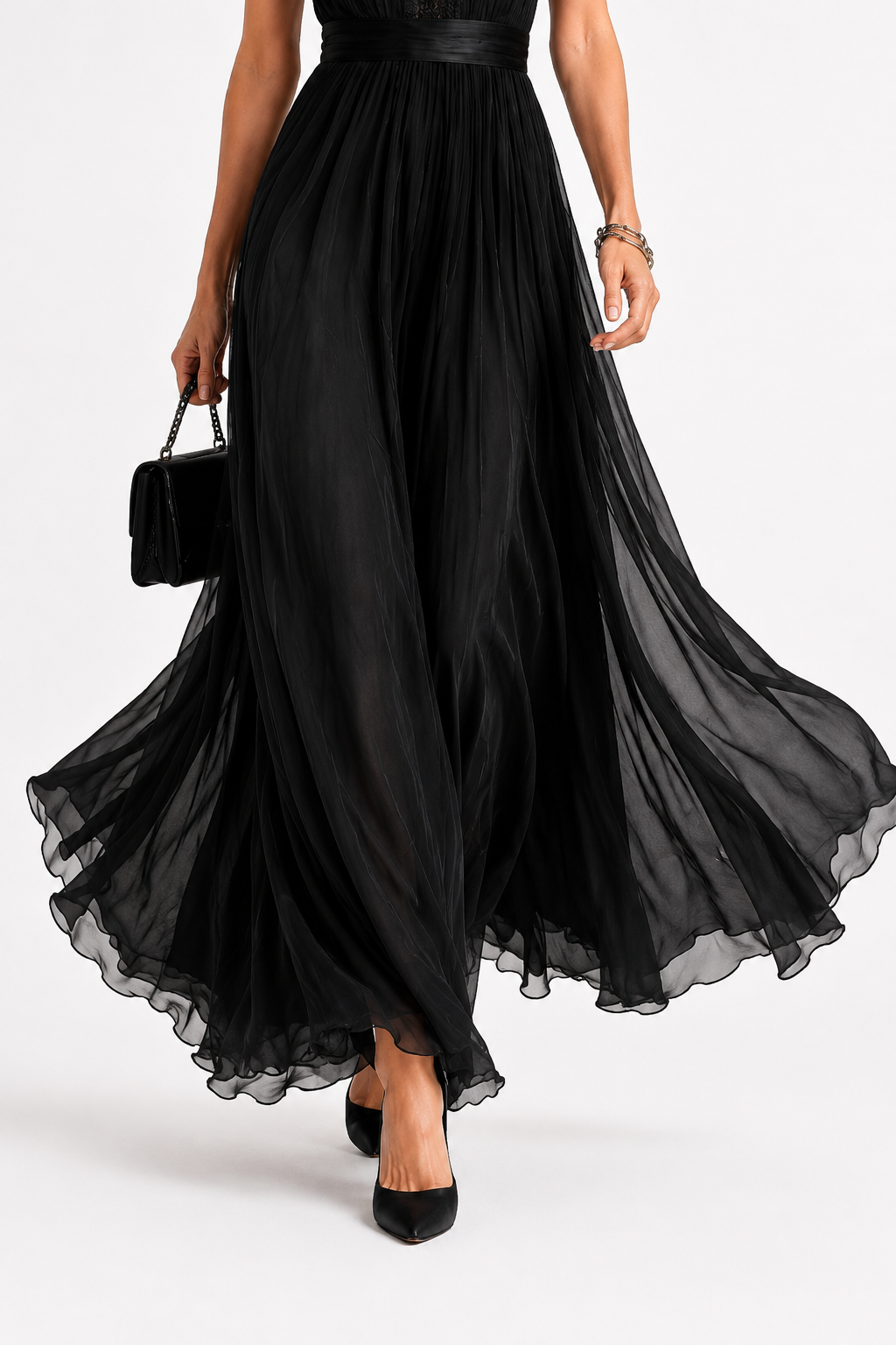 Flavia • Vestido Largo Negro con Escote Tipo Lágrima y Ribete de Encaje