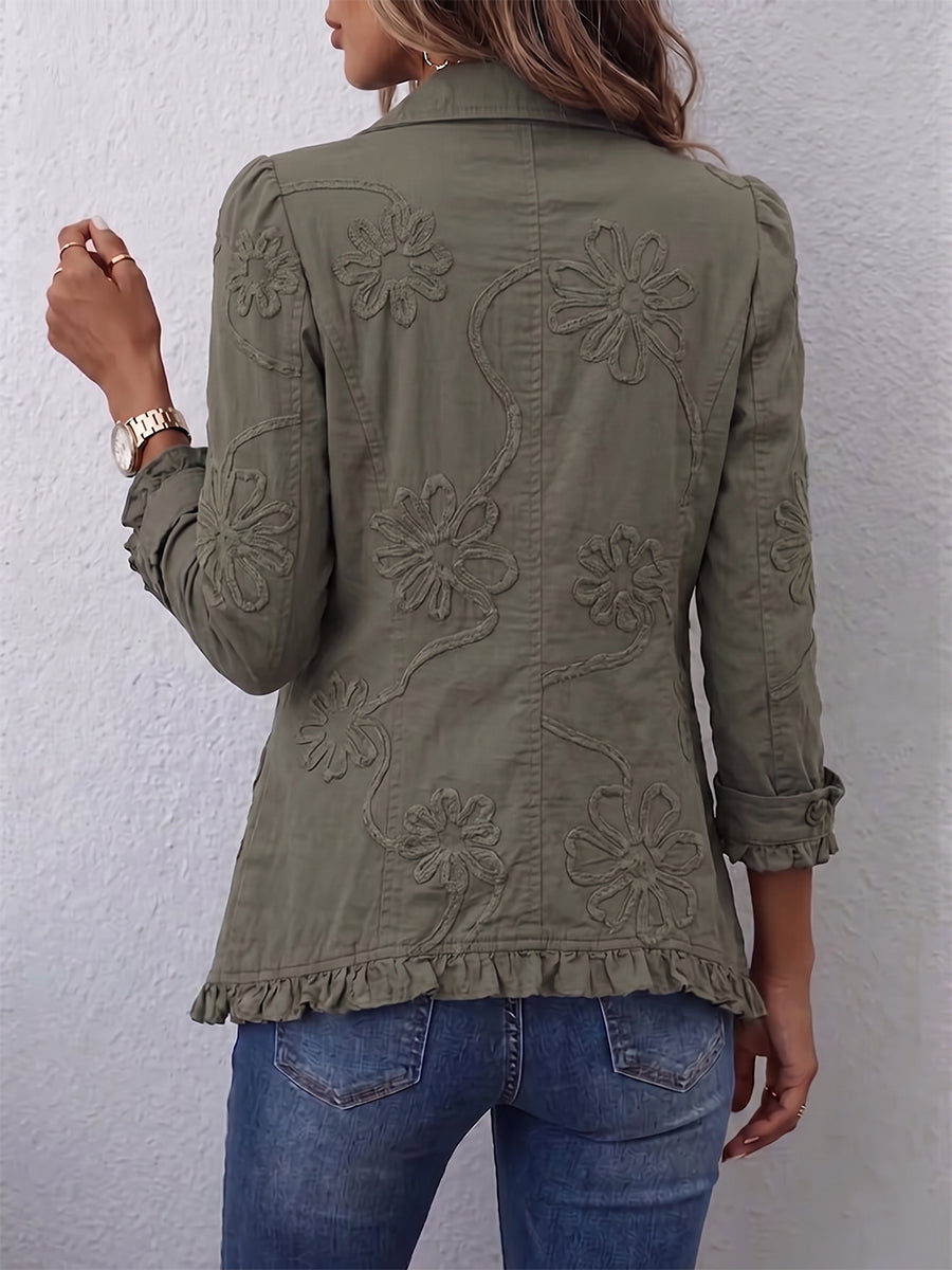 Alexandra | Chaqueta de estilo bohemio-chic bordada con flores verdes retro y ribete fruncido.